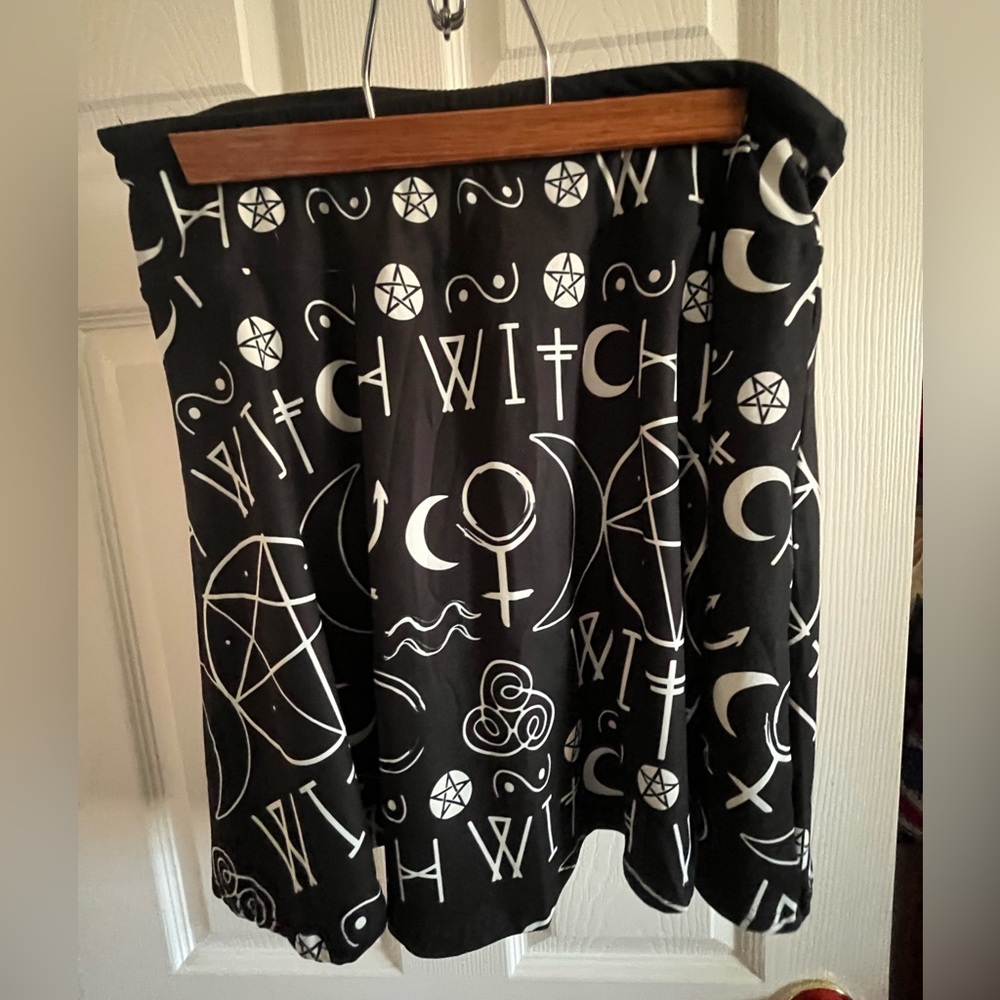 Cute flowy witch skirt.